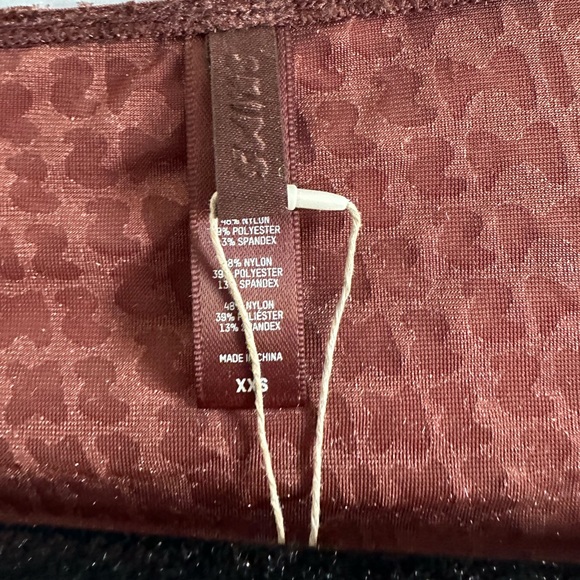 NWT SKIMS Chestnut Velvet Logo Glove Crop Top Size XXS - Picture 8 of 9